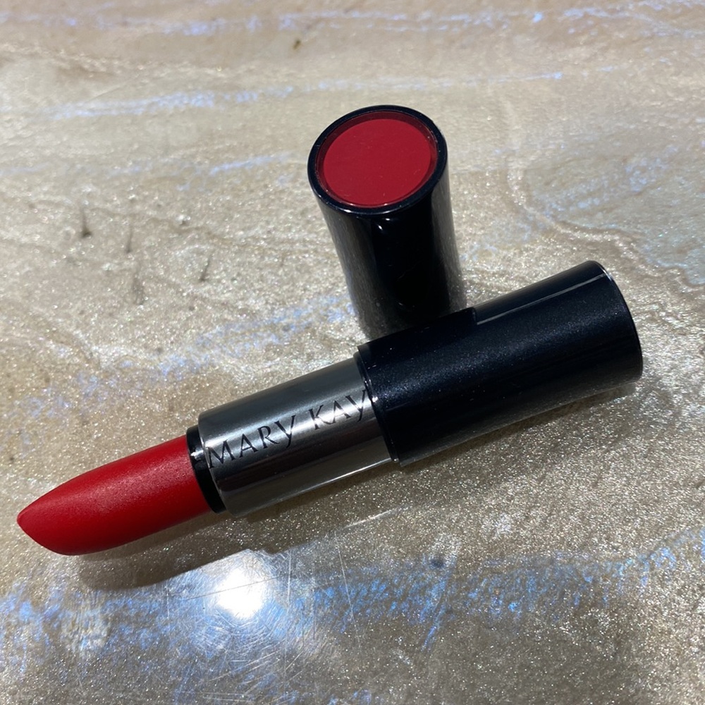 Mary Kay Creme Really Red Lipstick - Picture 3 of 6